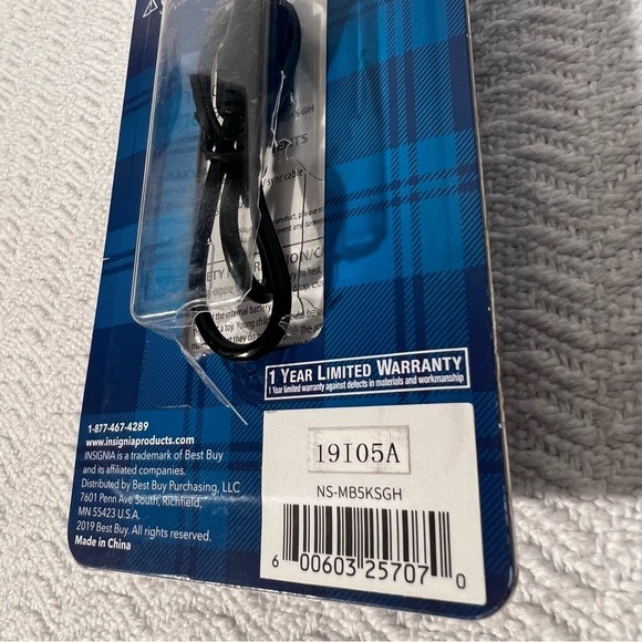 insignia / grey portable battery charger - Picture 3 of 3